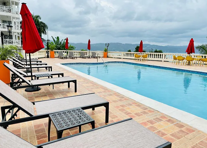Falcon Shoreline- Airport Pickup Available - Gated-Security
